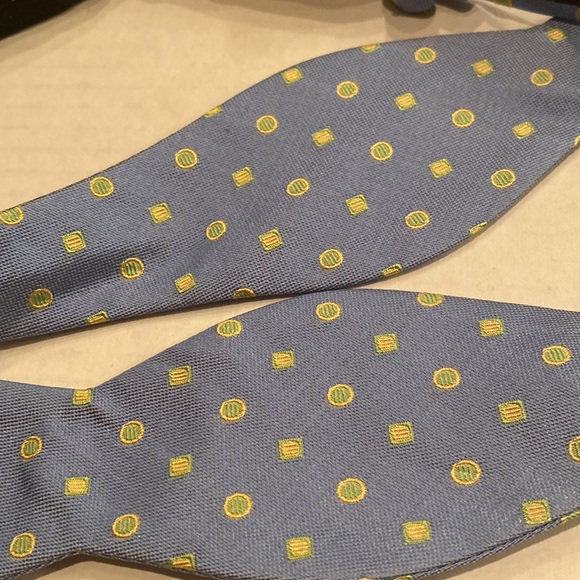 Peter Blair NWOT Mens Bow Tie Adjustable Blue with Gold Circles - Picture 4 of 4